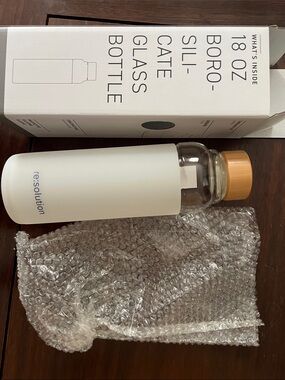 Bali White Silicone Glass Bottle with Bamboo Lid